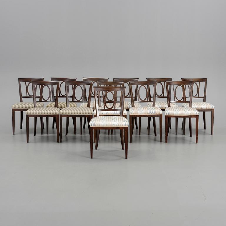 MATBORD samt STOLAR, 12 st, England, 1900-tal.