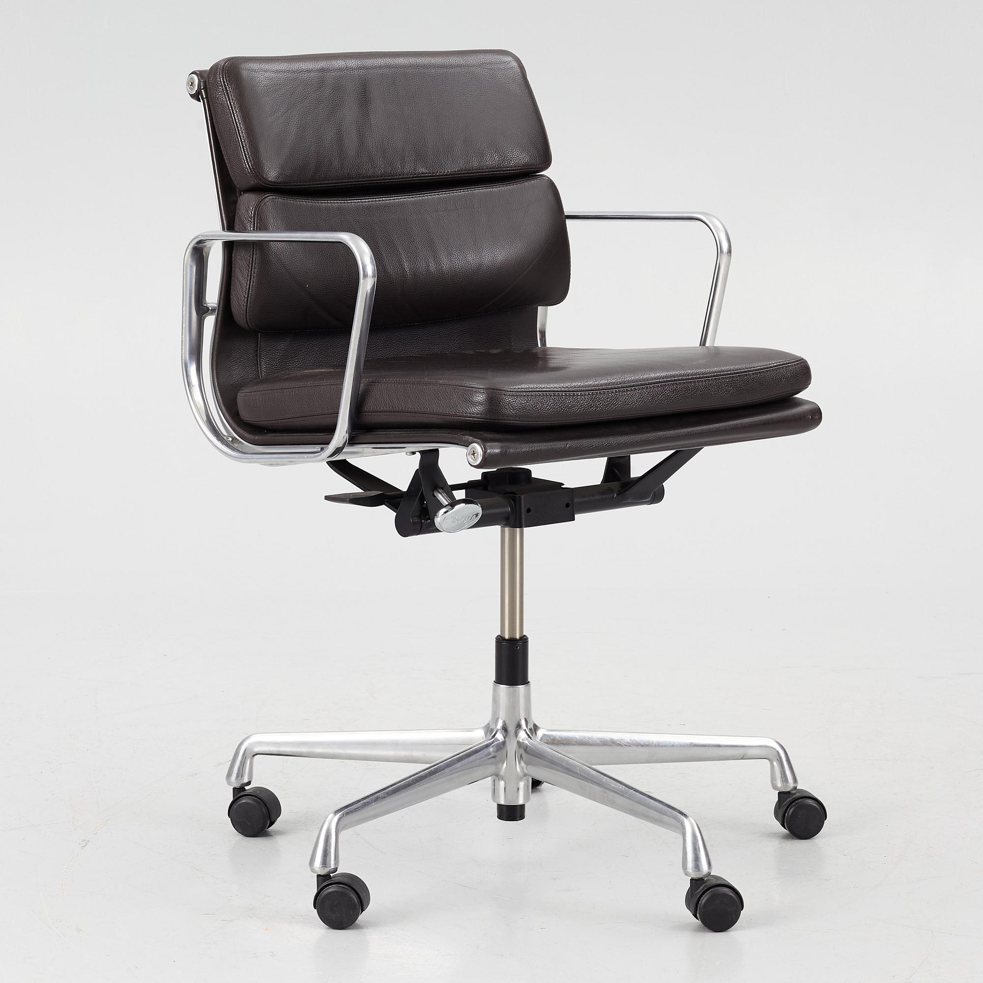 Charles & Ray Eames, kontorsstol, "Soft Pad Chair EA217", Vitra.