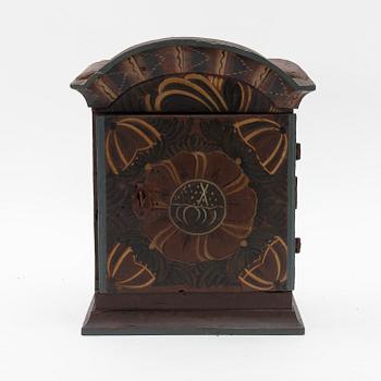 Hängskåp, allmoge, 1800-tal.