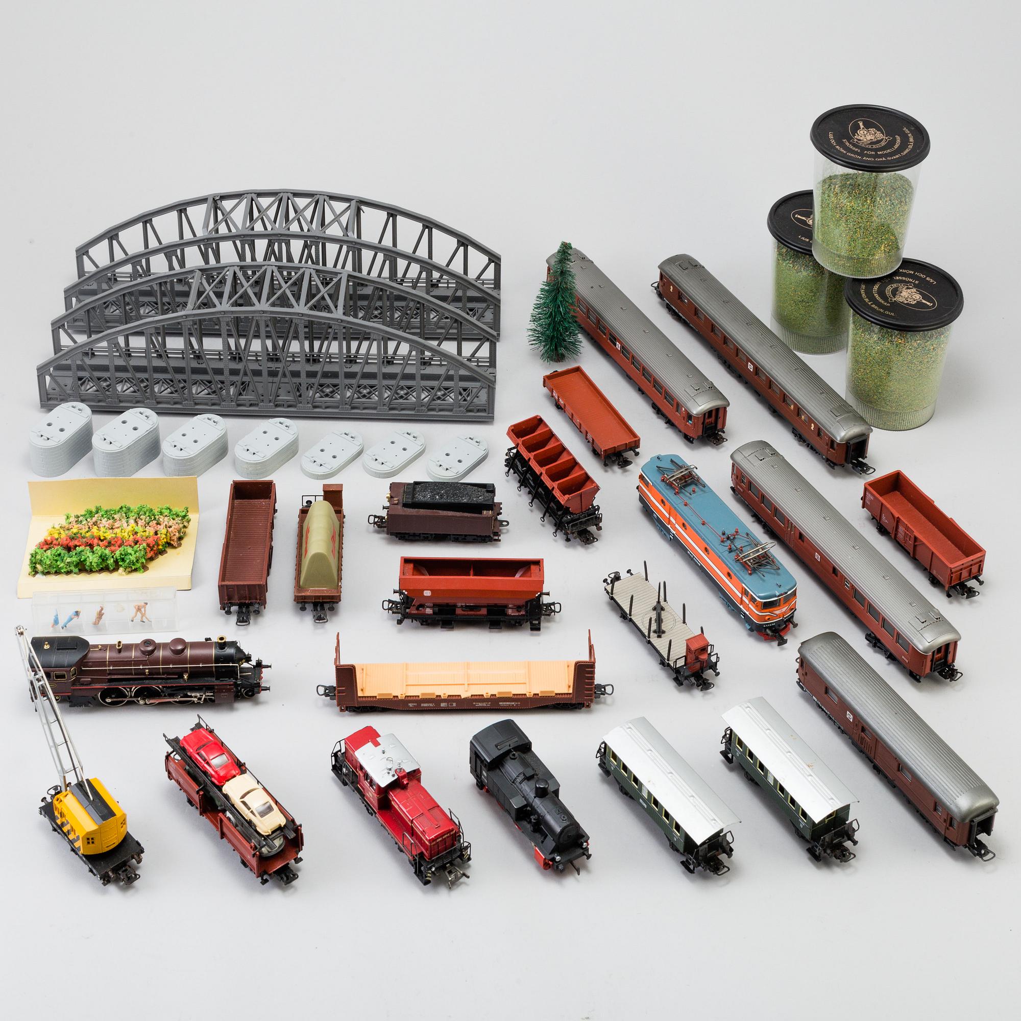 MÄRKLINBANA MED MÄRKLINTÅG, 152 delar, bland annat tågset Märklin, 1900-talets andra hälft.