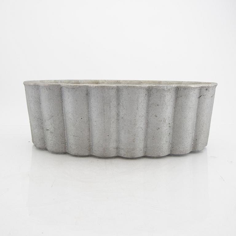 Signe Persson-Melin, a Byarums bruk "Palissad" aluminium flower pot.