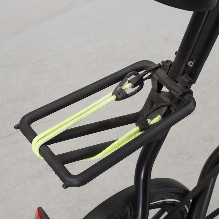 A foldable Strida bike.