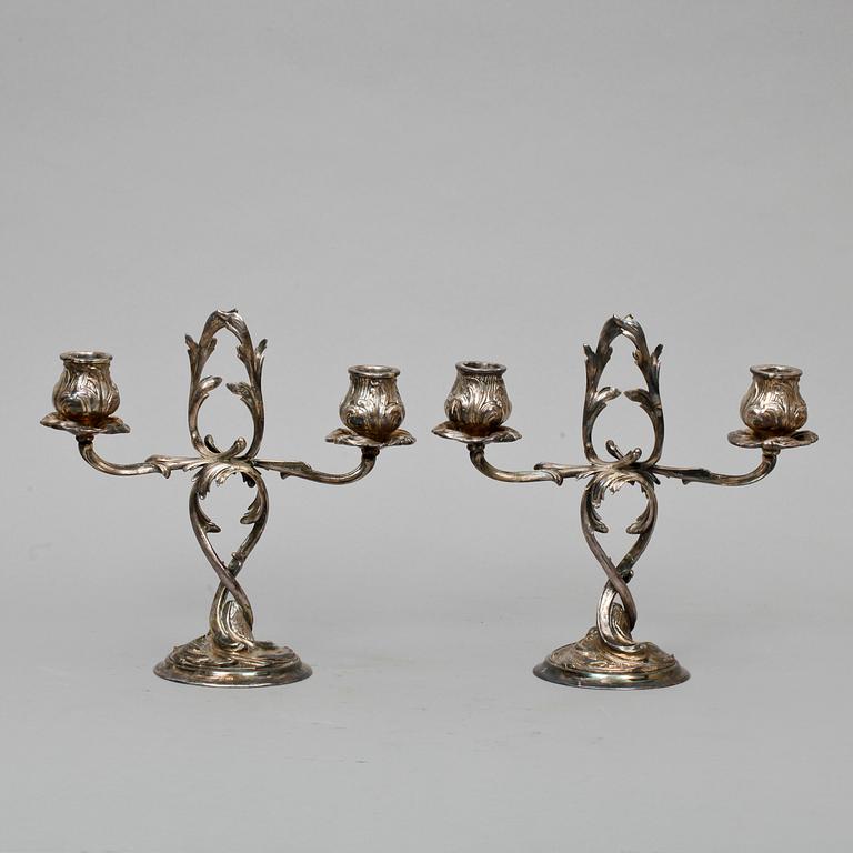 LJUSSTAKAR, ett par, nysilver, rokoko-stil, CG Hallberg, 1900-tal.