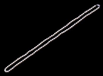 PÄRLCOLLIER, odlade saltvattenspärlor med silverlås.