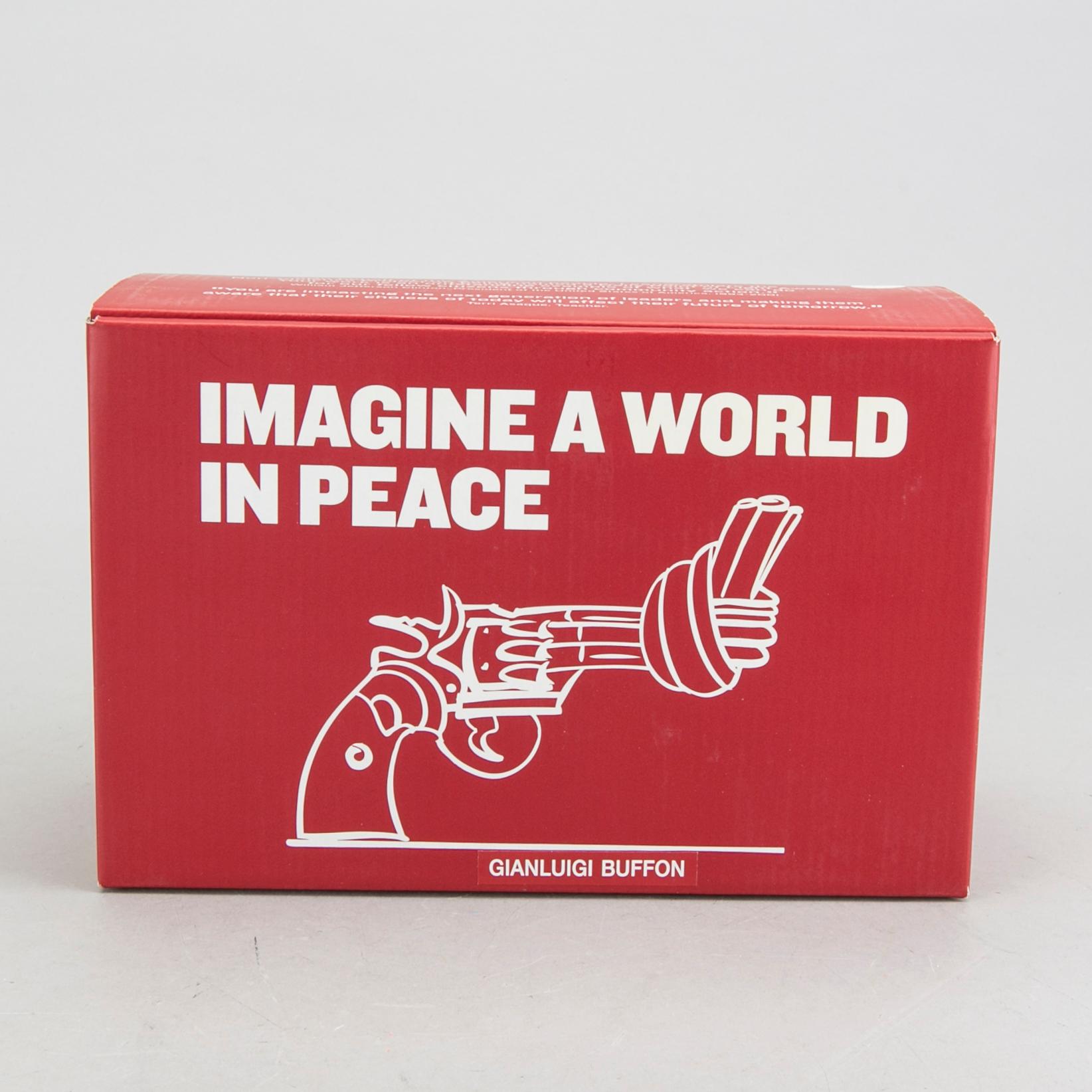 Carl Fredrik Reuterswärd, Non-Violence Project Foundation skulptur 2012.