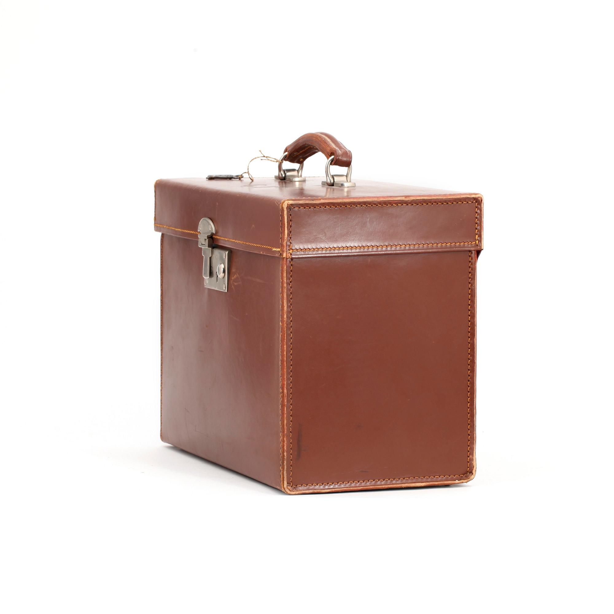 SCOTT & CO, a black felt top hat and leather case.