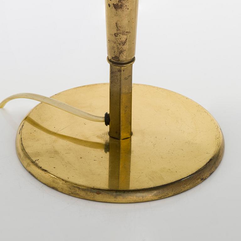Paavo Tynell, bordslampa, modell 5061, Idman 1900-talets mitt.
