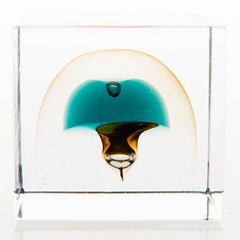 OIVA TOIKKA, An annual glass cube, signed Oiva Toikka Nuutajärvi 1983 and numbered 627/2000.