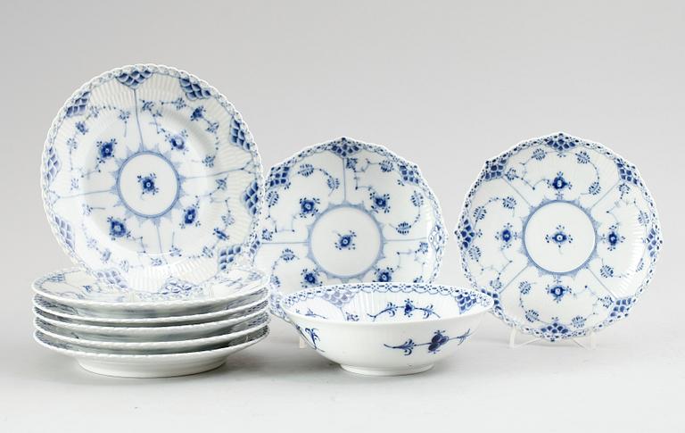 ASSIETTER, 6 st, SKÅL samt TEKOPPSFAT, 2 st, porslin, Royal Copenhagen, Danmark.