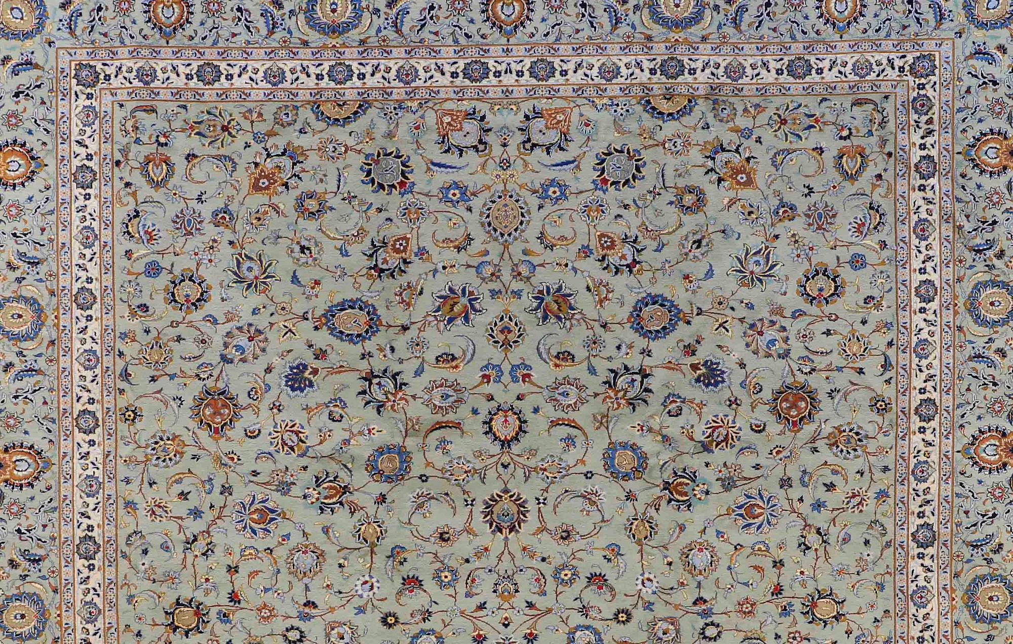 A carpet, Kashan, ca 590 x 418 cm.