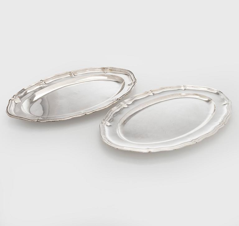 Serveringsfat, 2 st snarlika, silver, Tjeckoslovakien 1929-1941.