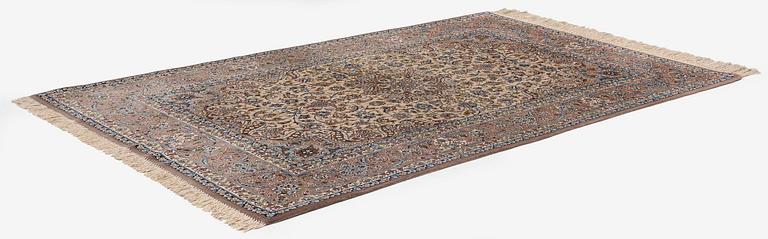 Matta, semiantik Isfahan, ca 241 x 151 cm.