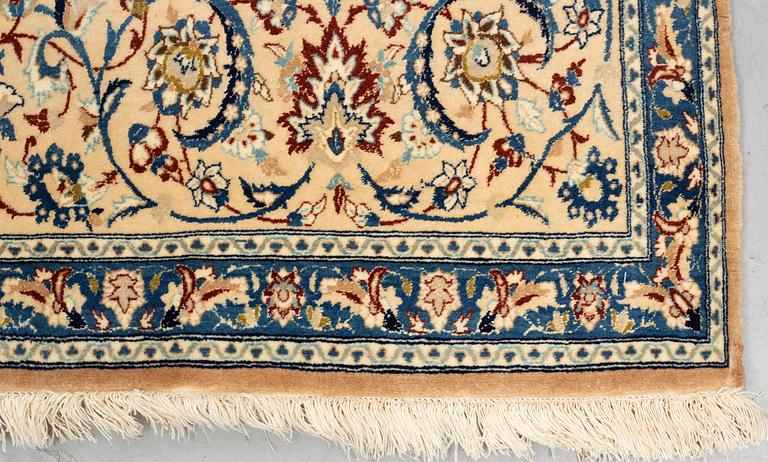 Matto, semi-antique/old Nain, part silk, ca 250,5 x 162 cm.