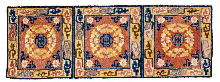 MATTO, a meditation rug, three squares, an antique Ningxia, China, the Qing dynasty, ca 166 x 58,5 cm.