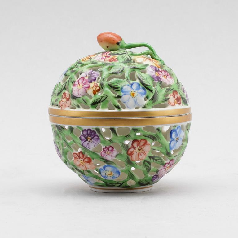 BONBONJÄR, porslin, Herend, Ungern, 1900-tal.