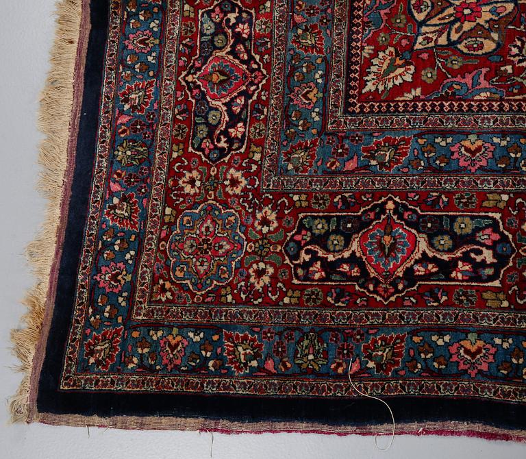 MATTA, troligen Khorasan, semiantik, bär inskription, ca 435x310 cm.