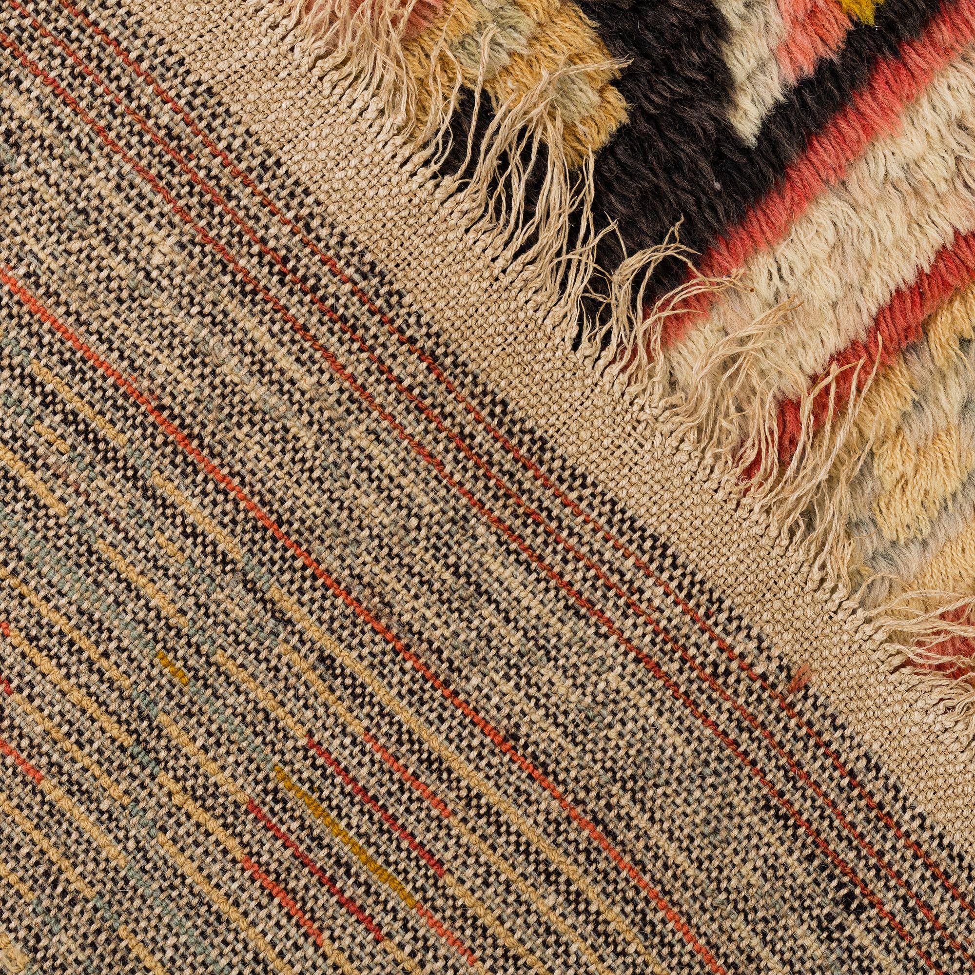 MATTO/WALLHANGING, ryijymatto, knotted pile, ca 229,5 x 169,5 cm, an inscription: AL 1917.