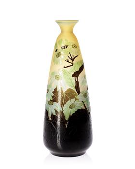 640. An Emile Gallé Art Nouveau cameo glass vase, France.