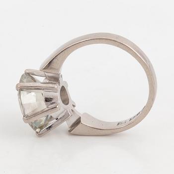 ENSTENSRING, med en briljantslipad diamant 5,42 ct.
