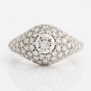 Ring, 18K vitguld med briljantslipad diamant och åttakantslipade diamanter.