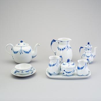 A Danish Bing & Gröndahl porcelain tea service, 15 parts.