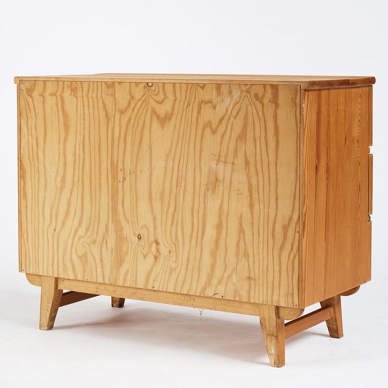 Göran Malmvall, probably, a Swedish Modern pine chest of drawers, Karl Andersson & Söner Möbelfabrik, mid 20th century.