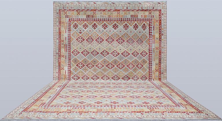 A Kilim carpet, approx. 591 x 401 cm.
