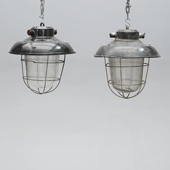 INDUSTRILAMPOR, ett par, 1900-talets andra hälft, höjd ca 37 cm.