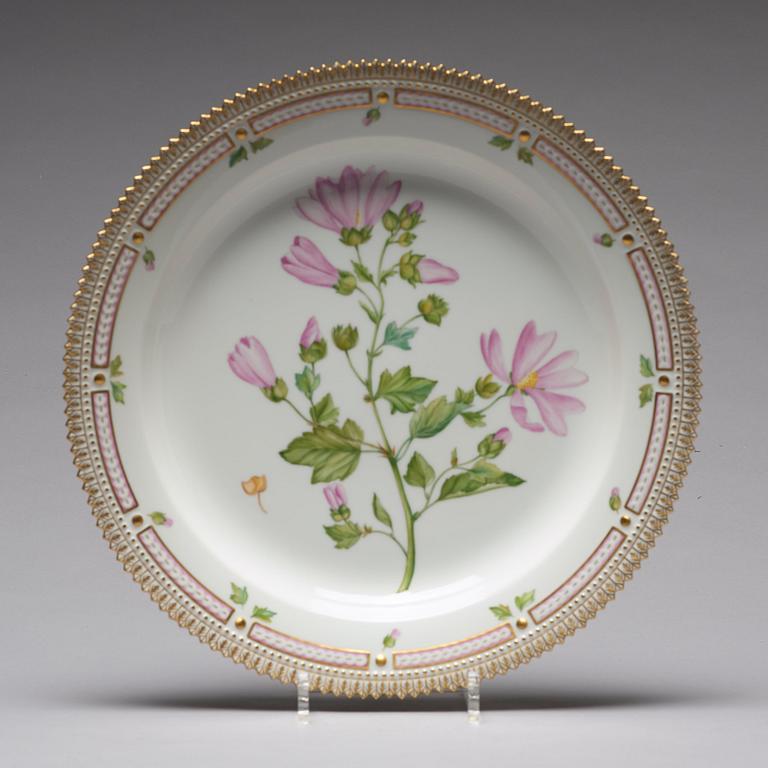 FAT, tre stycken, porslin. "Flora Danica", Royal Copenhagen, Danmark, 1900-tal.