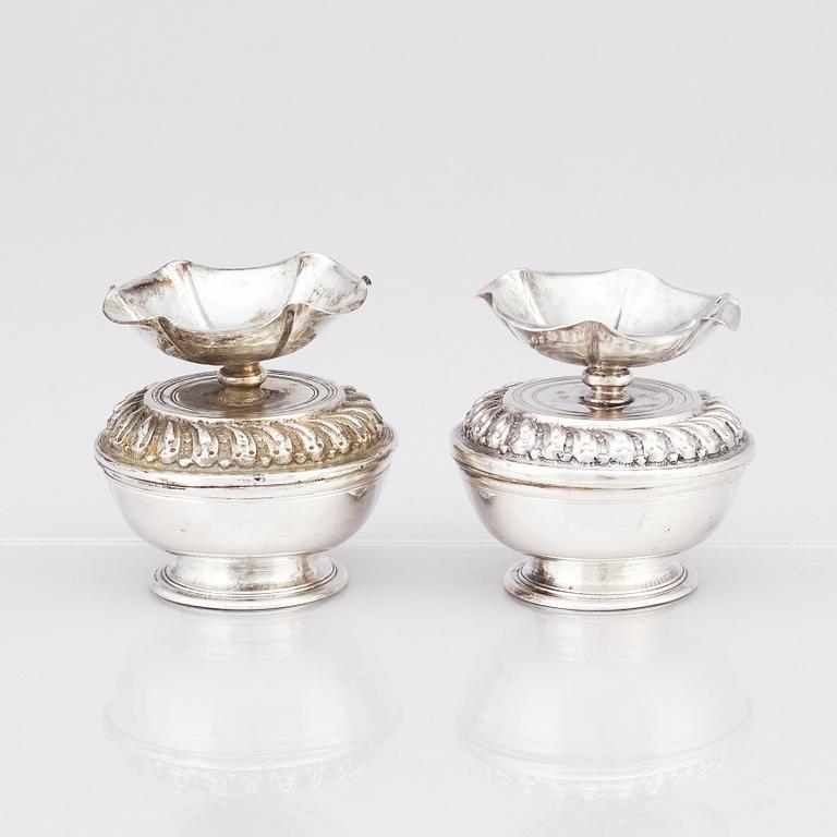 Two German early 18th century parcel-gilt silver salts with lid, marks of Johann Philipp Rieblinger, Augsburg 1700-1705.