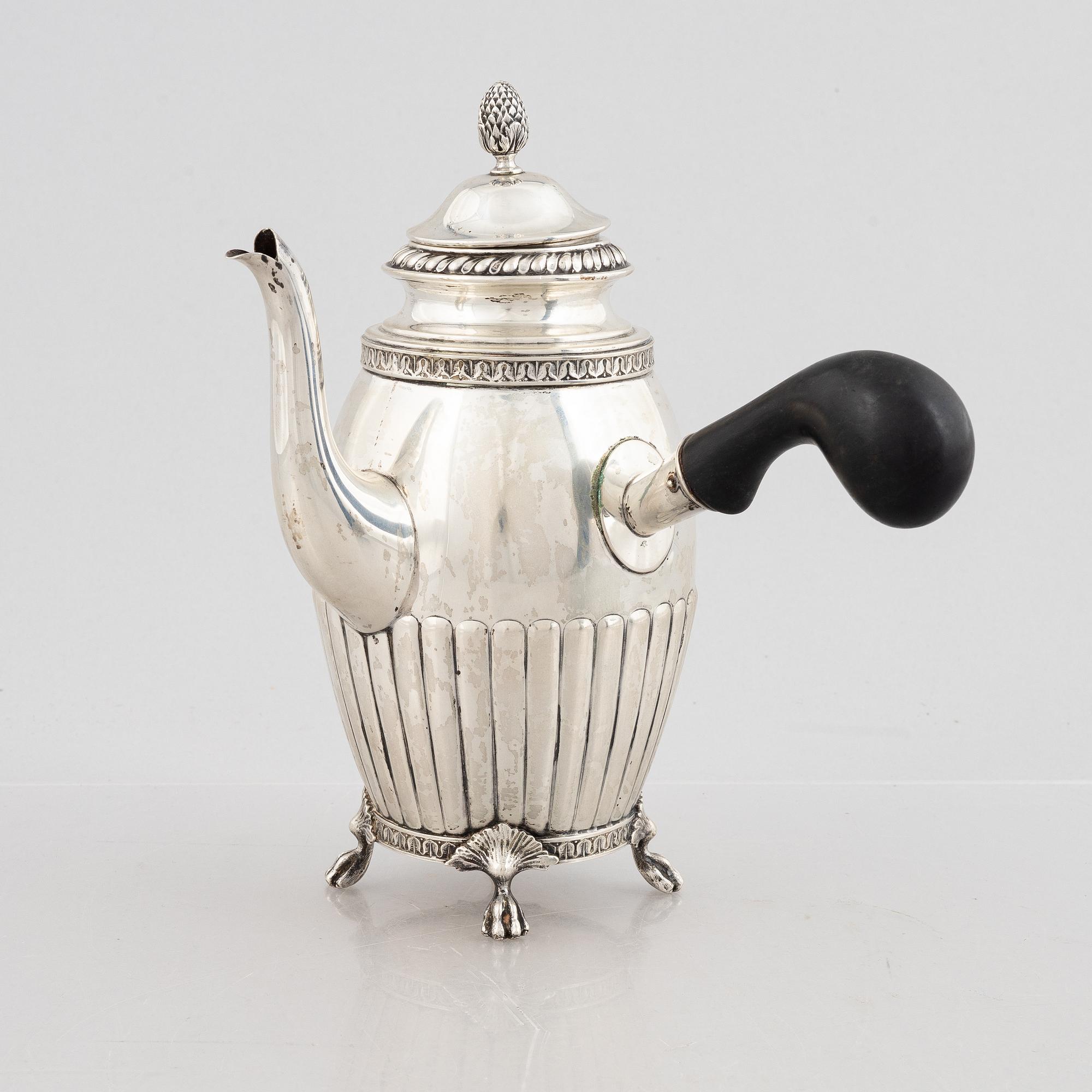 A silver coffee pot, mark of A.G Dufva, Stockholm 1916.