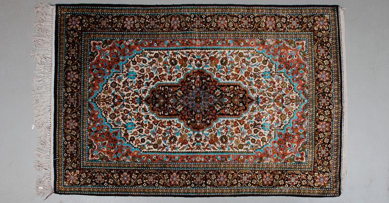 MATTA, Ghom, delvis silke, 164 x 110 c.