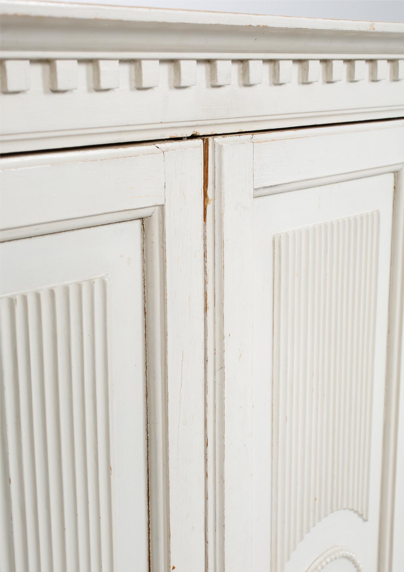 SKÅP, gustaviansk stil, E. Östman & Son Möbeltillverkning, Skövde, 1900-talets första hälft.