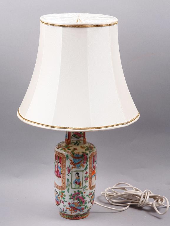 BORDSLAMPA, porslin, Kina. 1900-tal.