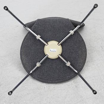 Arne Jacobsen, eight chairs, 'Serie 7', Fritz Hansen 2001.