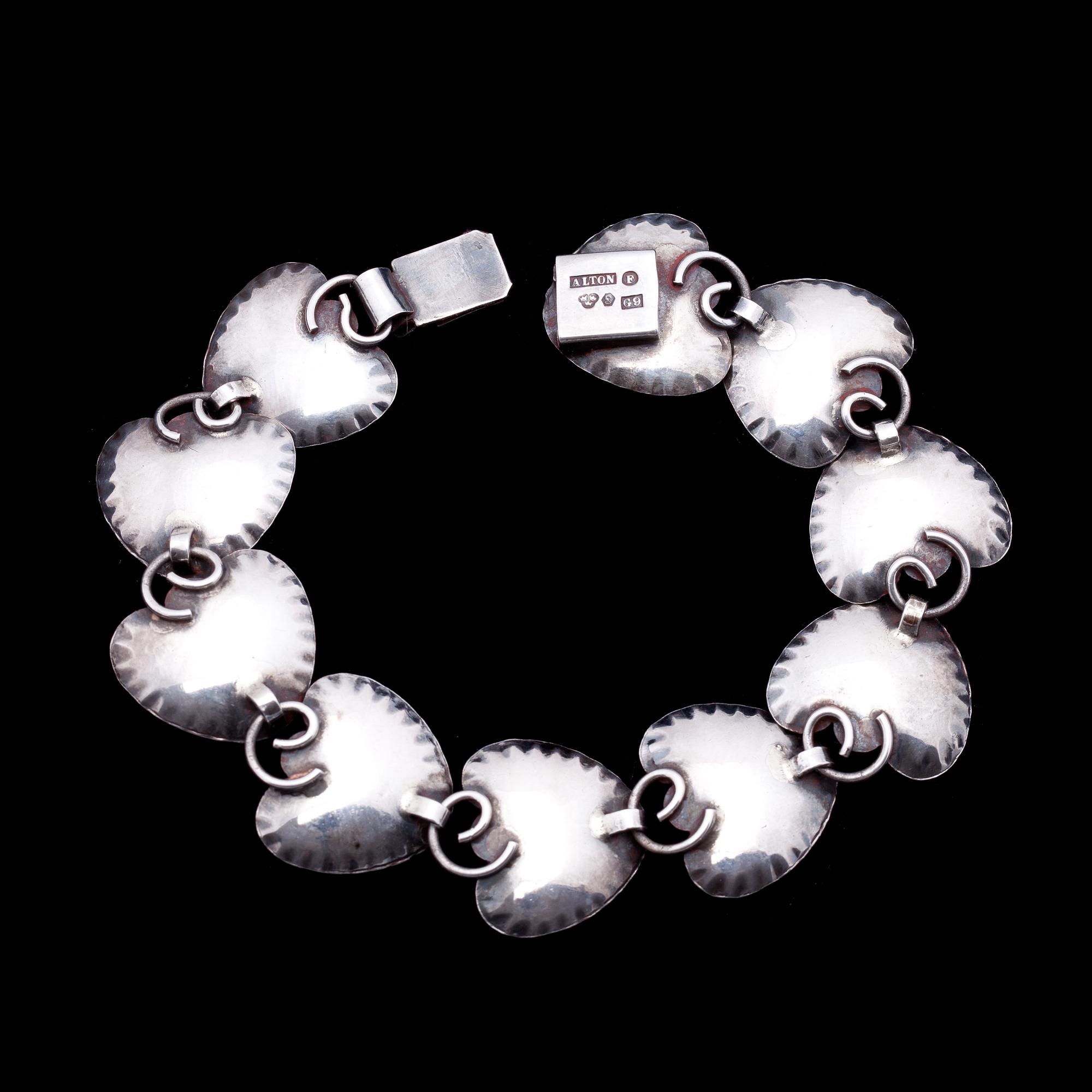 ARMBAND samt RING, silver med ametister. Vikt tot ca 30 g.