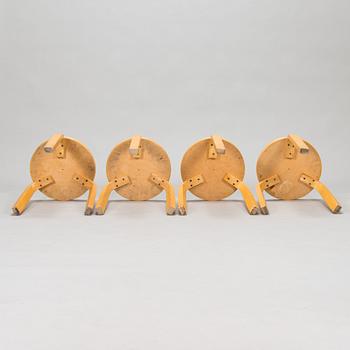 Alvar Aalto, klaffbord "DL82" och pallar, 4 st "60", för O.Y. Huonekalu-ja Rakennustyötehdas A.B 1900-talets mitt.