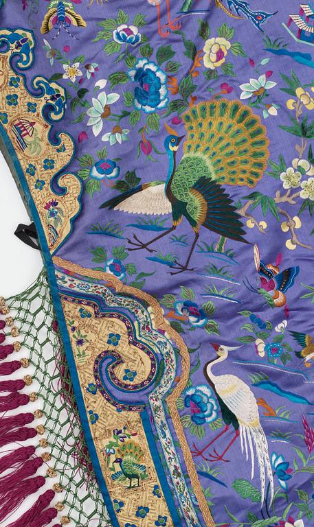 HEADDRESS, silk. Height 64,5 cm. China early 20th century.