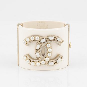 Chanel, a white acrylic bracelet with pearls, 2019.