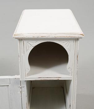 SÄNGBORD, ett par, omkring 1900-talets mitt.