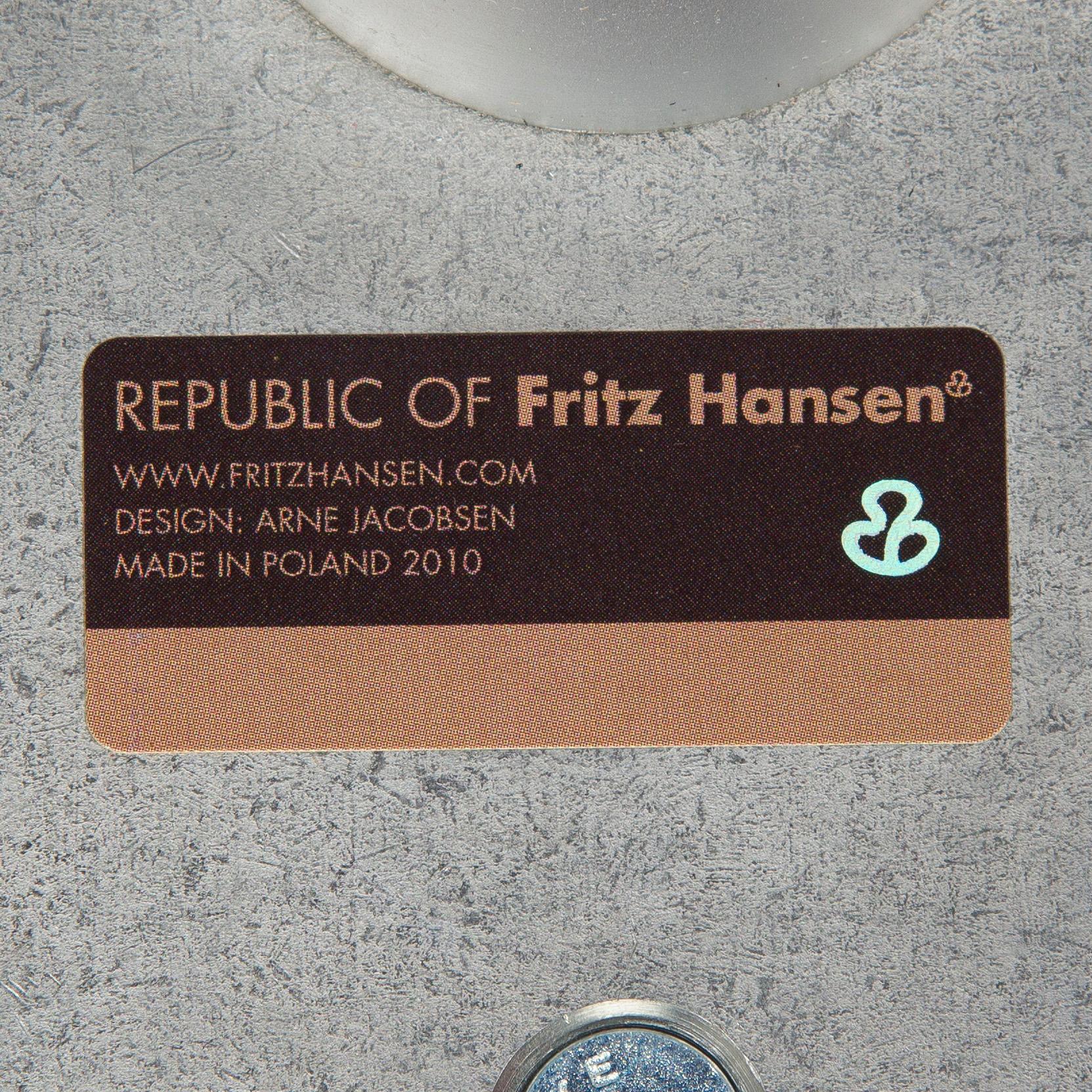 Arne Jacobsen, nojatuolipari, "Svanen" Fritz Hansen, Tanska.