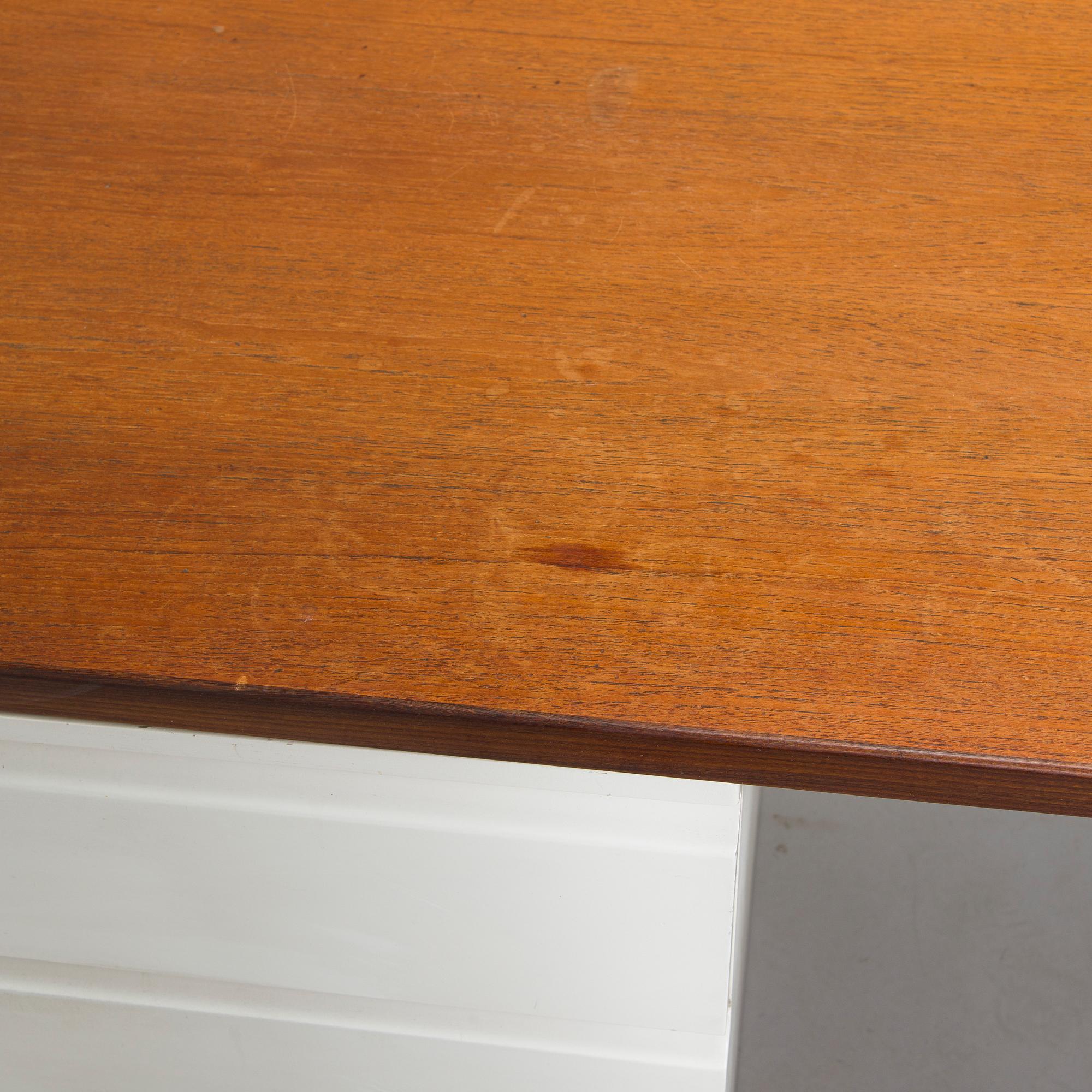 Aulis Leinonen, A writing desk including two  drawers model 200 and a desktop model T216, Artek 1950s.