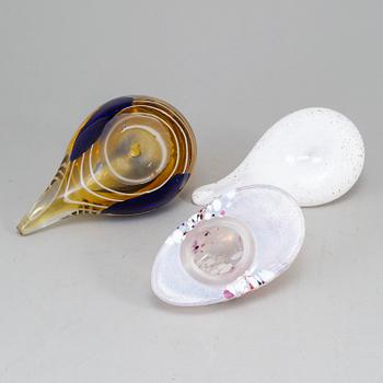 Three glass birds, incl. Bertil Vallien, Kosta.