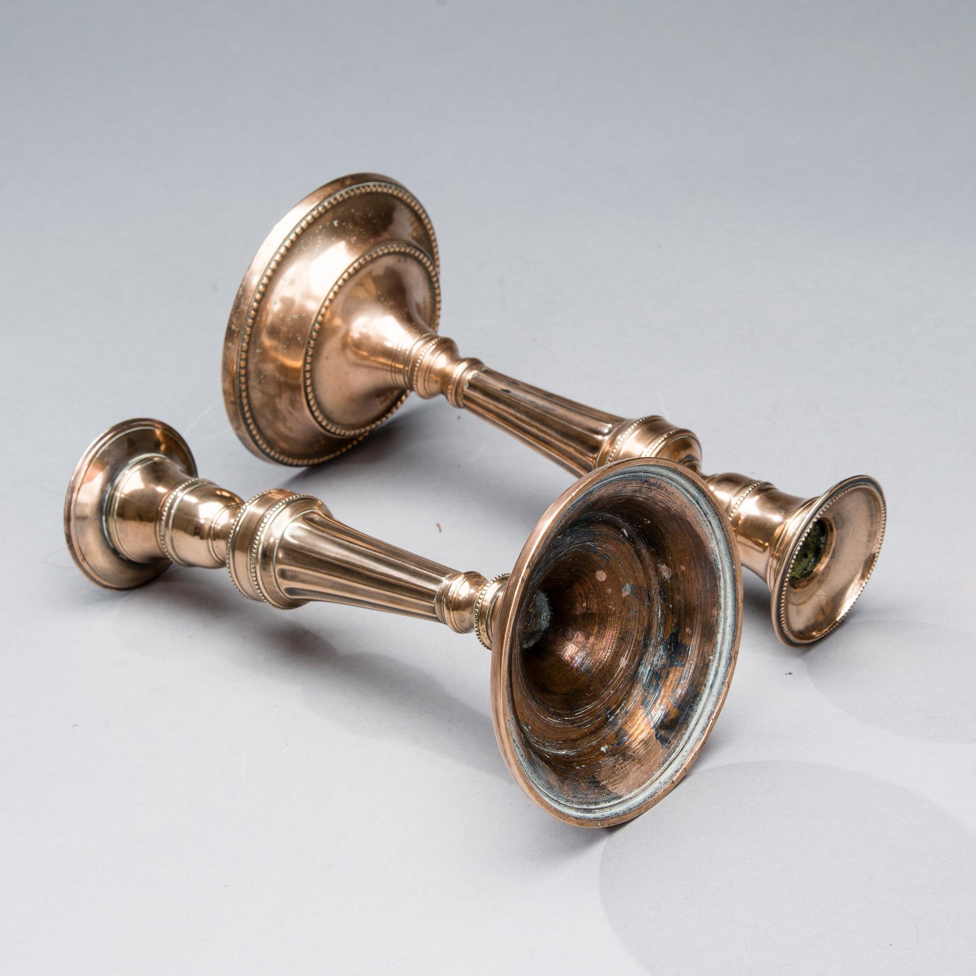 LJUSSTAKAR, ETT PAR, brons, England, 1700-talets slut.