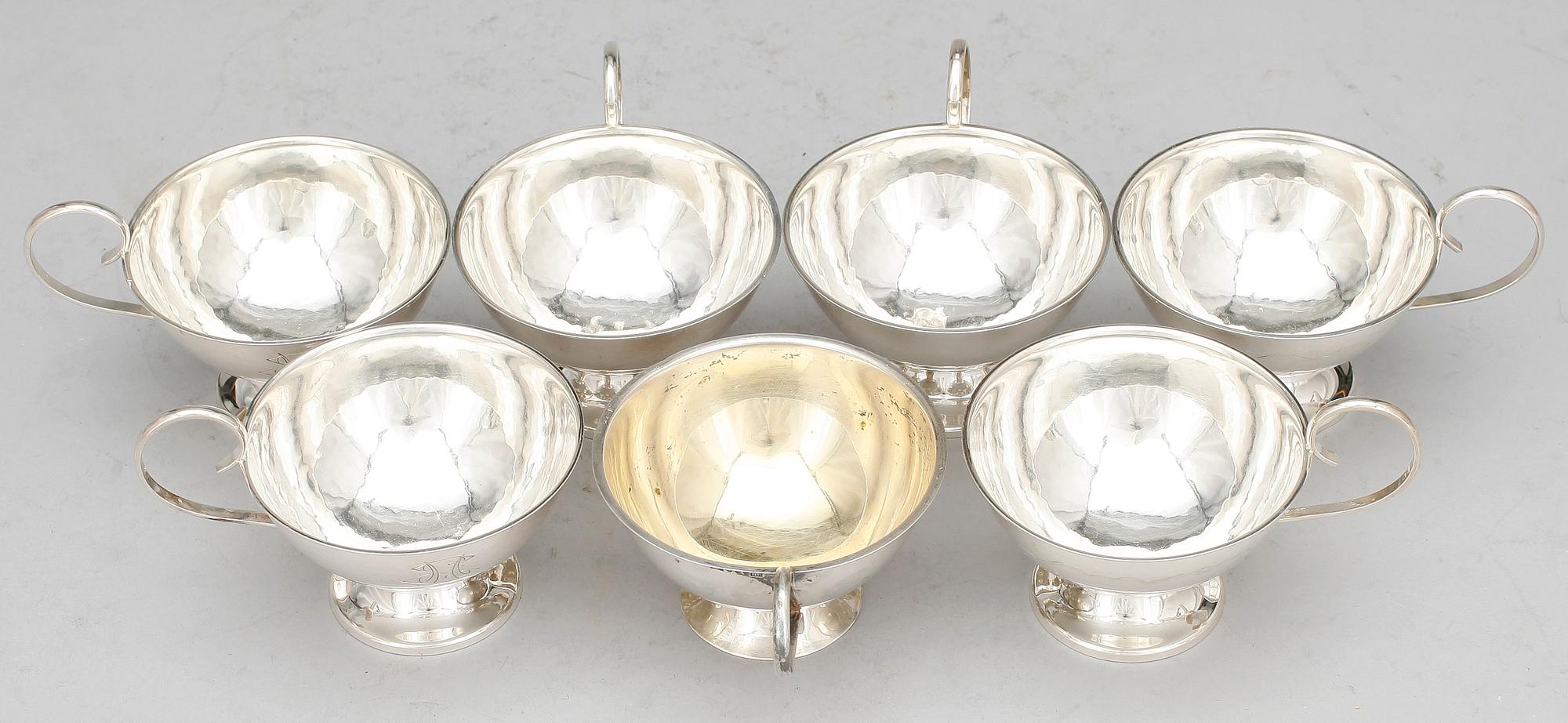 PUNSCHKOPPAR, 7 st, silver, flertalet märkta K&EC, dat 1947. Tot vikt 245 gram.