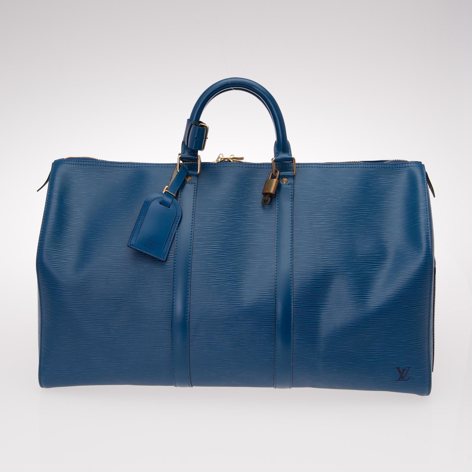 AN AZURE BLUE EPI LEATHER KEEPALL 50 TRAVEL BAG. - Bukowskis