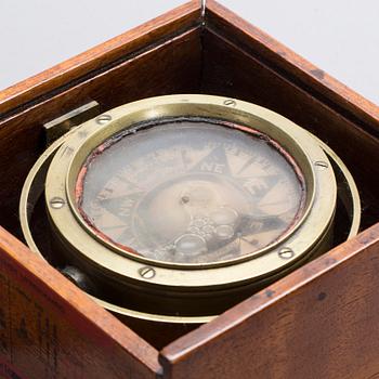 SKEPPSKOMPASS, 2 st, H. Hughes & Son Ltd, London samt Lyth Stockholm.