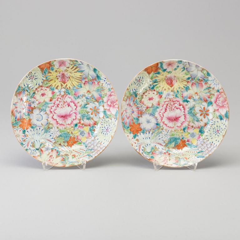 A pair of Chinese  famille rose 'mille fiori' porcelain dishes, early 20th century.