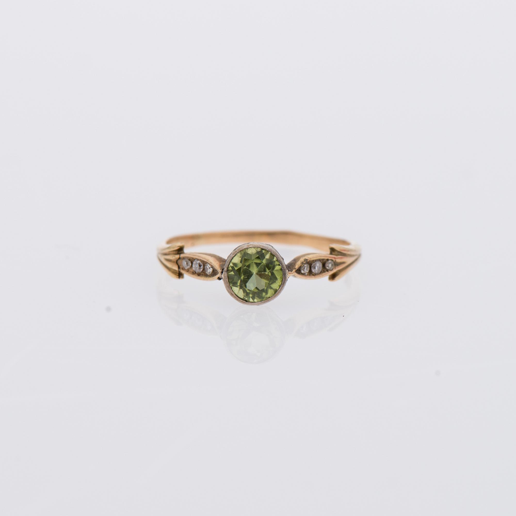 RING, 14K (56) guld, peridot, diamanter.