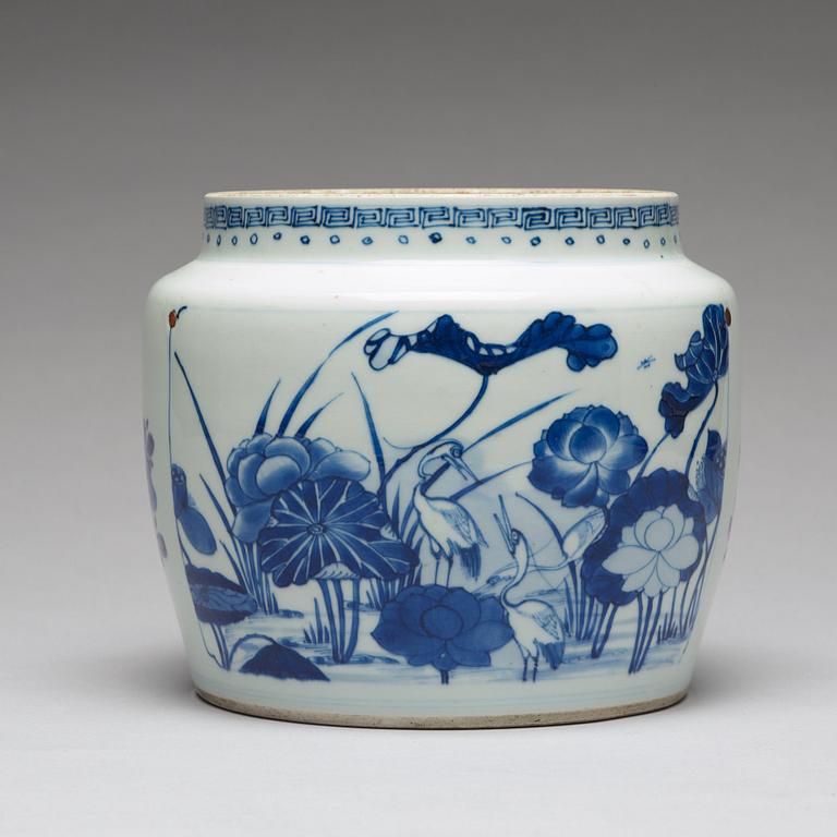 A blue and white jar, Qing dynasty, Kangxi (1662-1722).